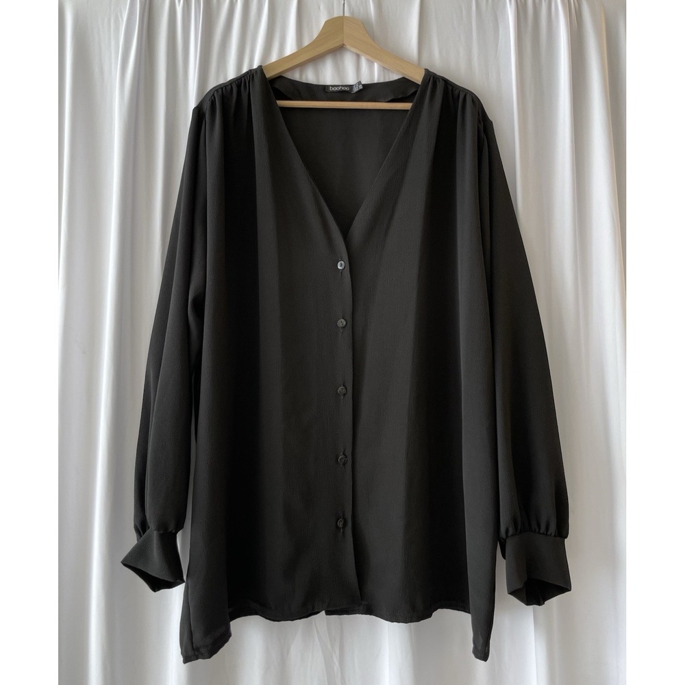 Boohoo Women's Long Sleeve V-Neck Button Up Black Blouse 18 Career Minimalist
